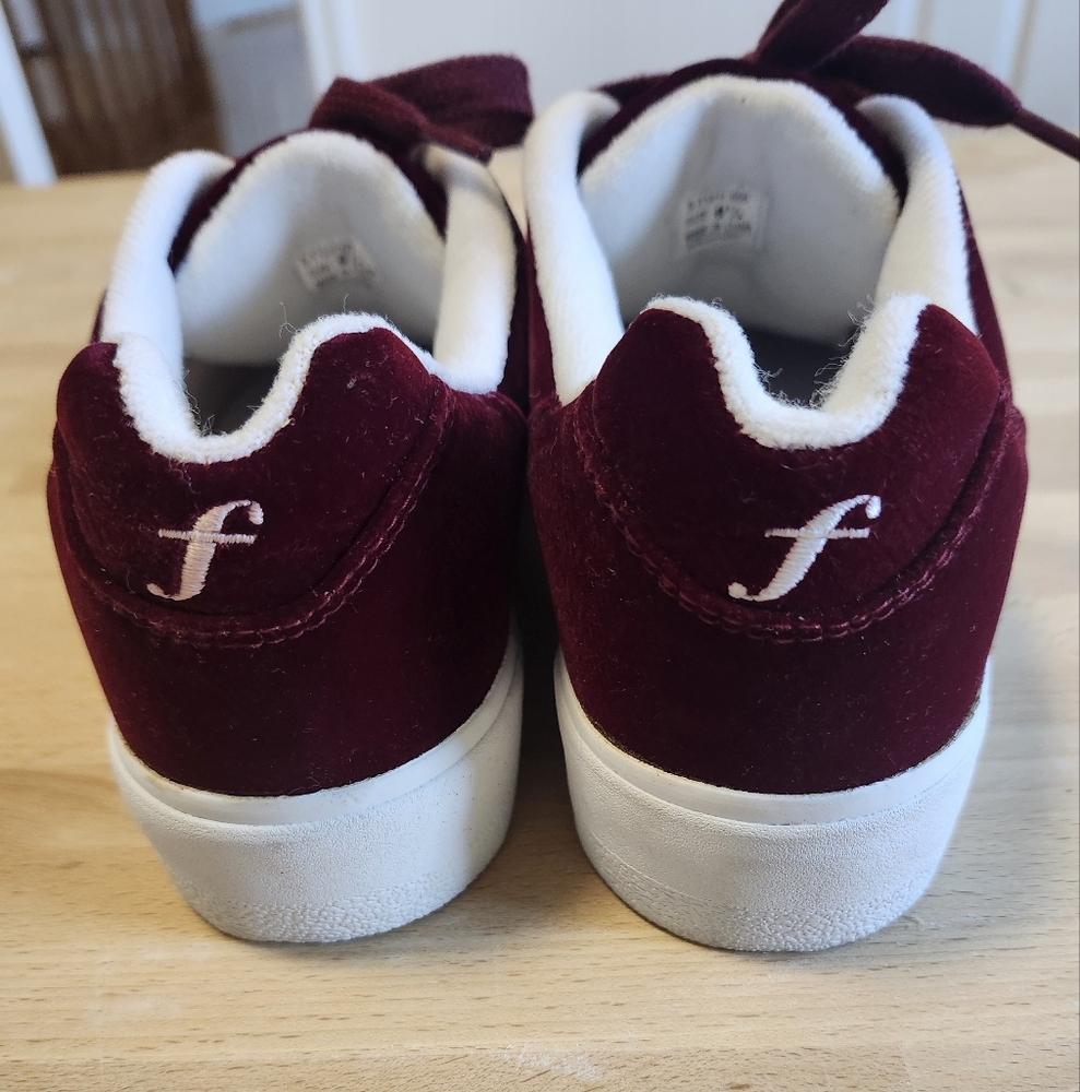 😻 3/$30 Fila Burgundy Velvet Sneakers Size 6.5 - Picture 5 of 8